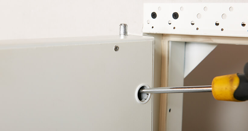 Quick-release pivot hinge